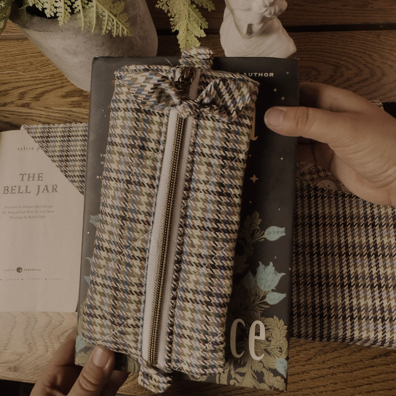 The Annotator’s Pencil Pouch |  Elastic Book Band Case  | Black and Green Houndstooth