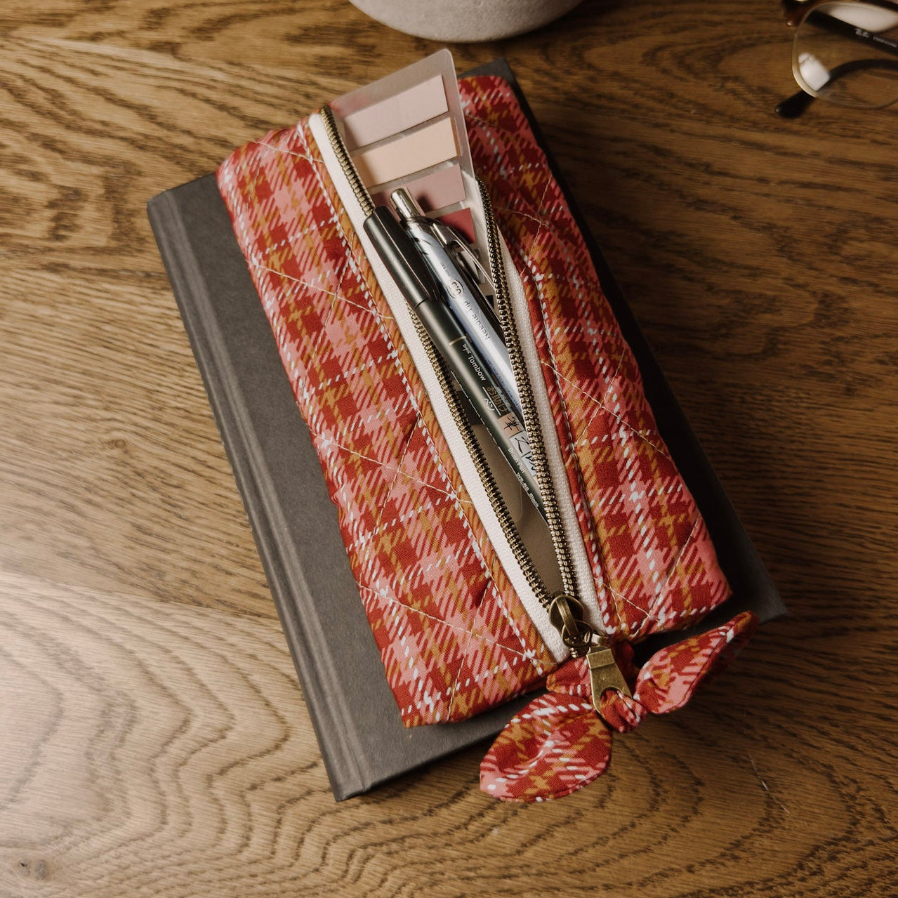 The Annotator’s Pencil Pouch |  Elastic Book Band Case  | Pink Houndstooth