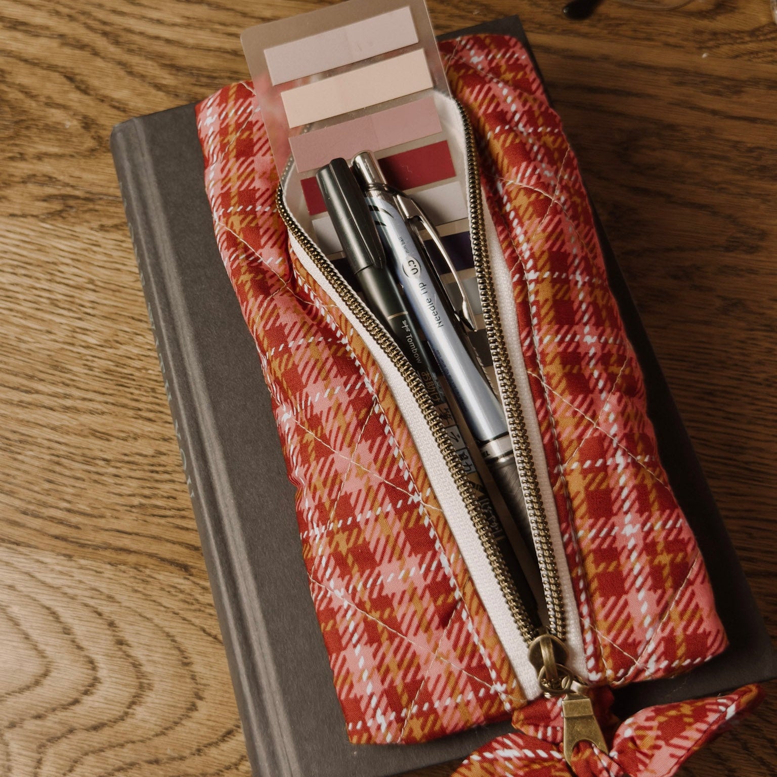 The Annotator’s Pencil Pouch |  Elastic Book Band Case  | Pink Houndstooth