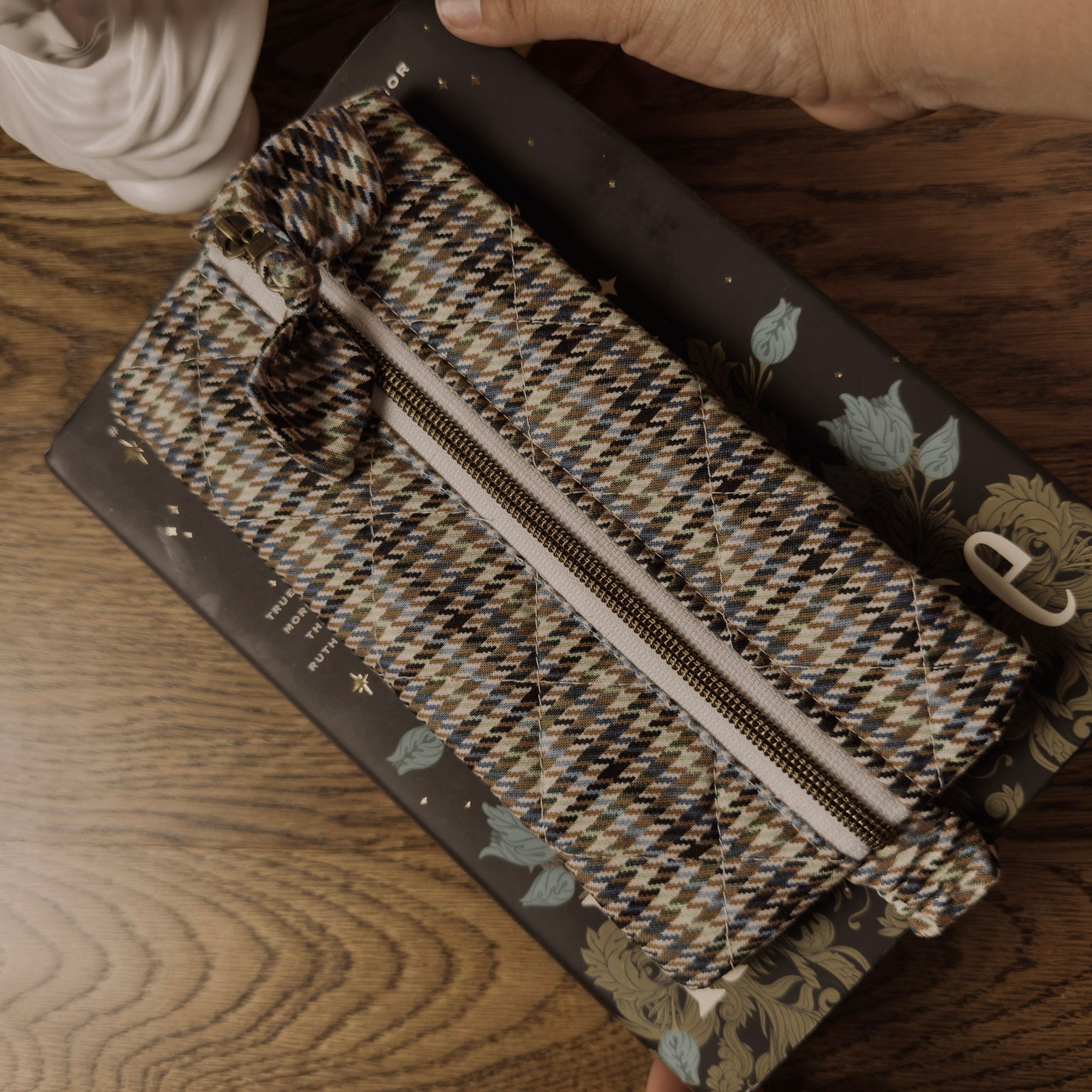 The Annotator’s Pencil Pouch |  Elastic Book Band Case  | Black and Green Houndstooth