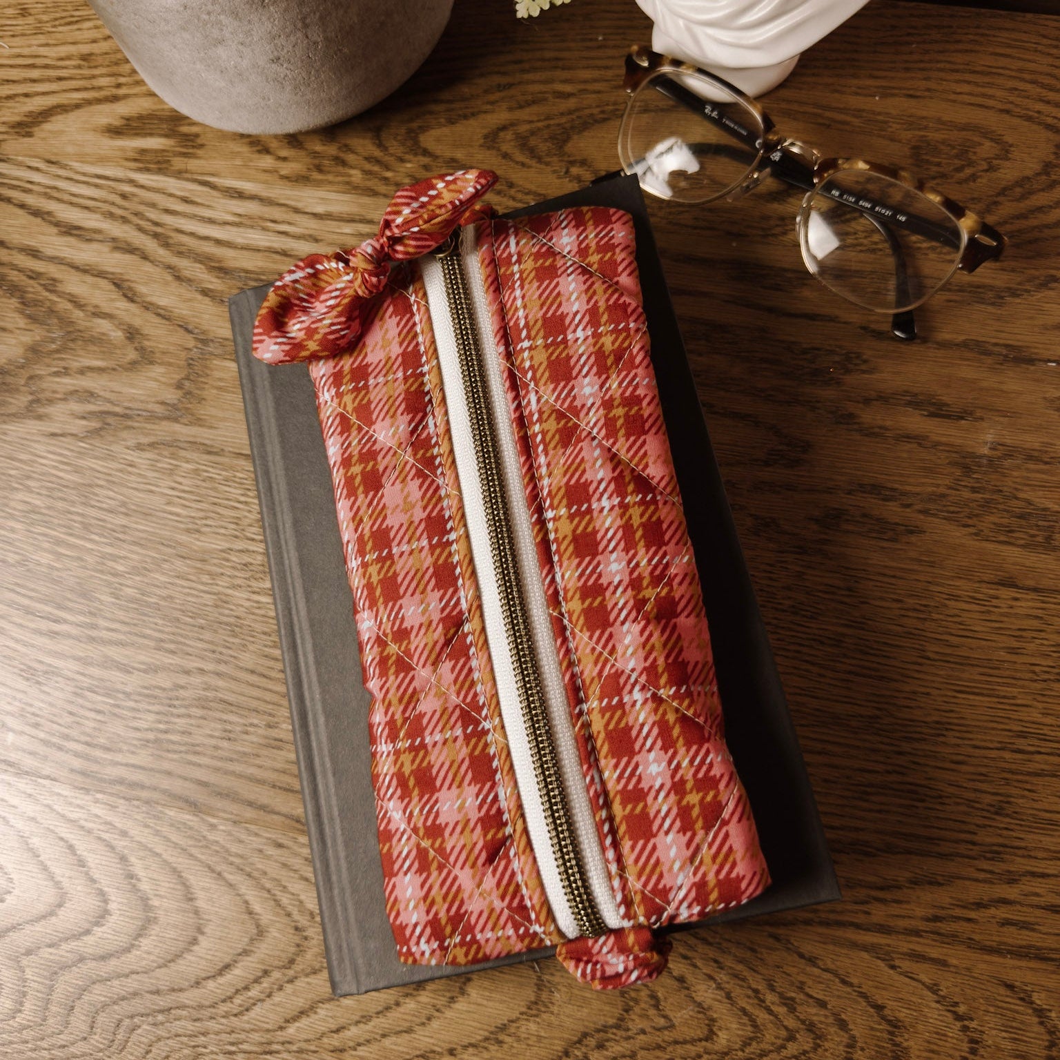 The Annotator’s Pencil Pouch |  Elastic Book Band Case  | Pink Houndstooth
