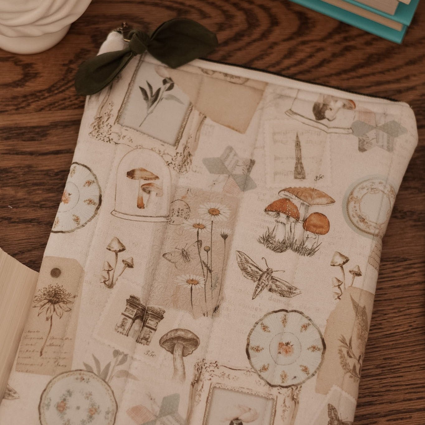 Naturalist Kindle Sleeve | Handmade E-Reader Cover - Dex AvenueKindle Sleeve