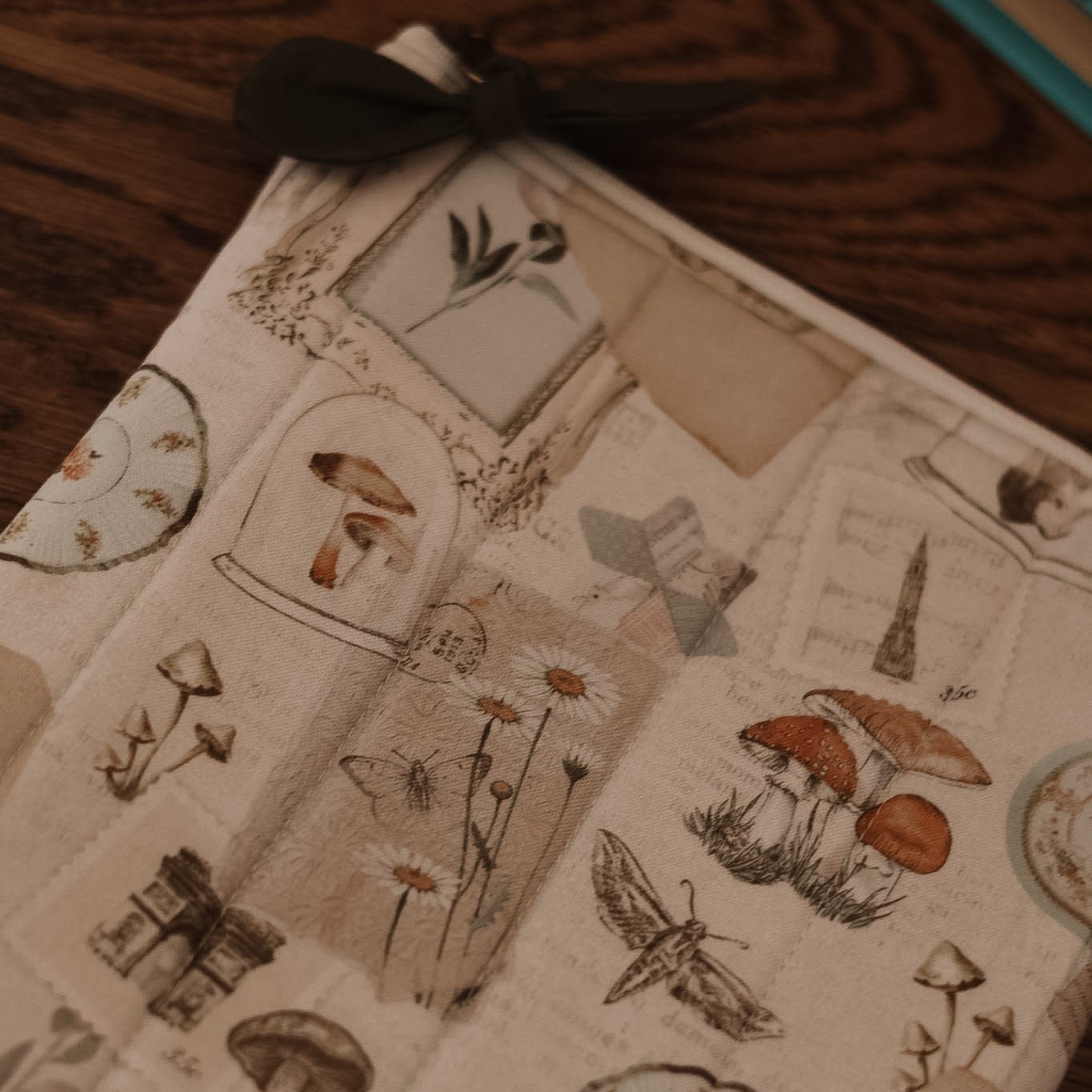 Naturalist Kindle Sleeve | Handmade E-Reader Cover - Dex AvenueKindle Sleeve
