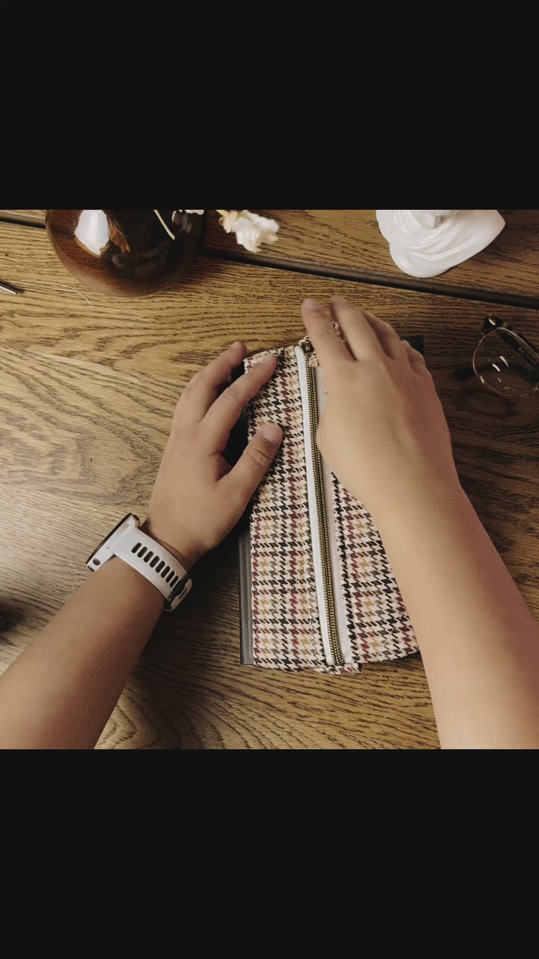 The Annotator’s Pencil Pouch |  Elastic Book Band Case  | Brown Houndstooth